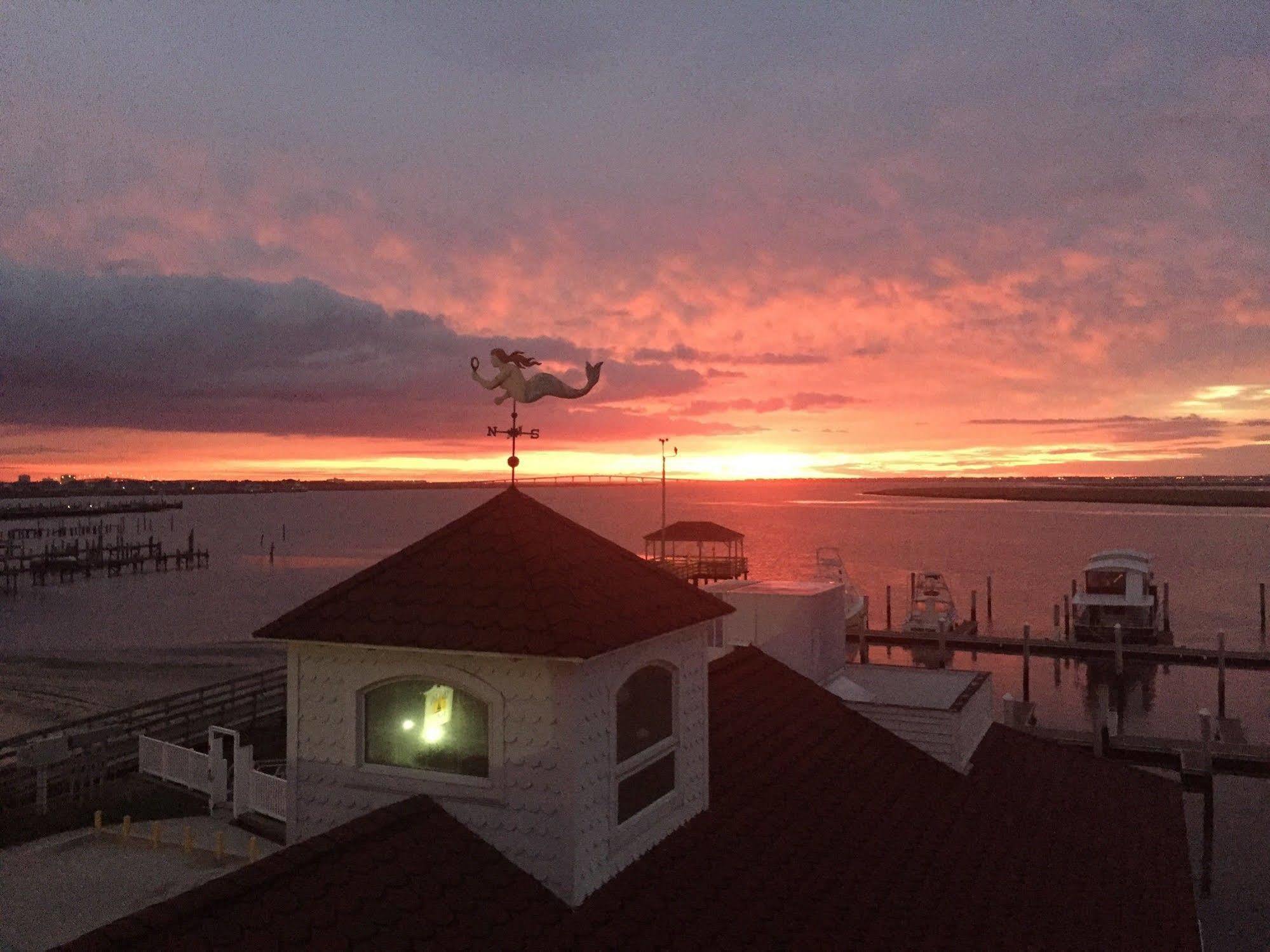 Tavern On The Bay Hotel - Frank Sinatra Suite Somers Point Exterior photo
