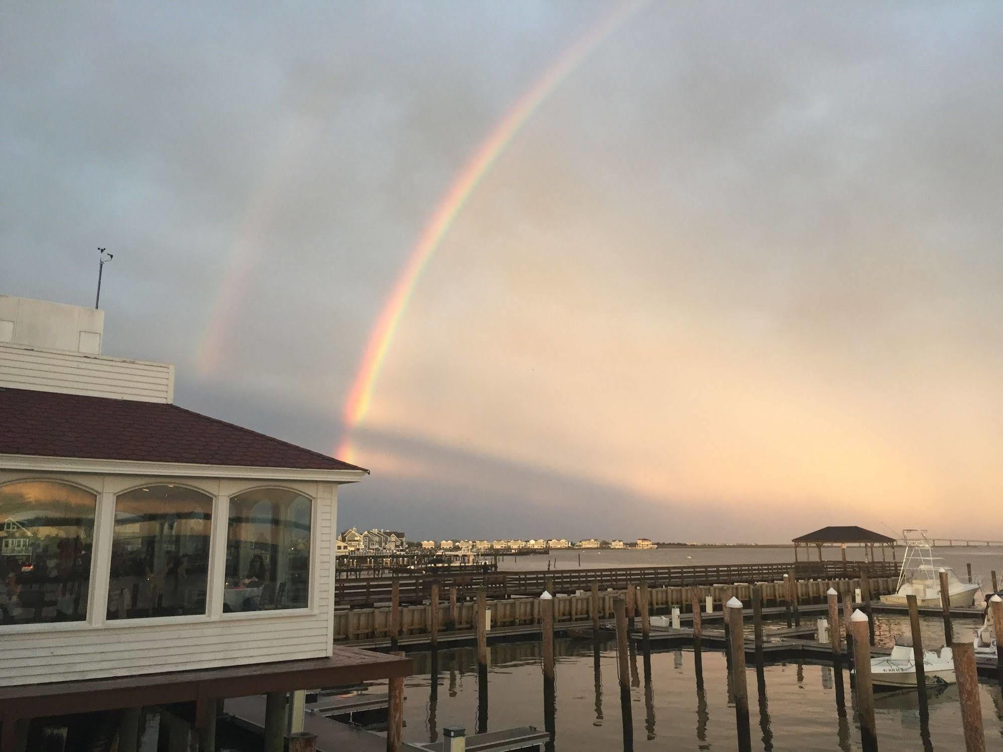 Tavern On The Bay Hotel - Frank Sinatra Suite Somers Point Exterior photo